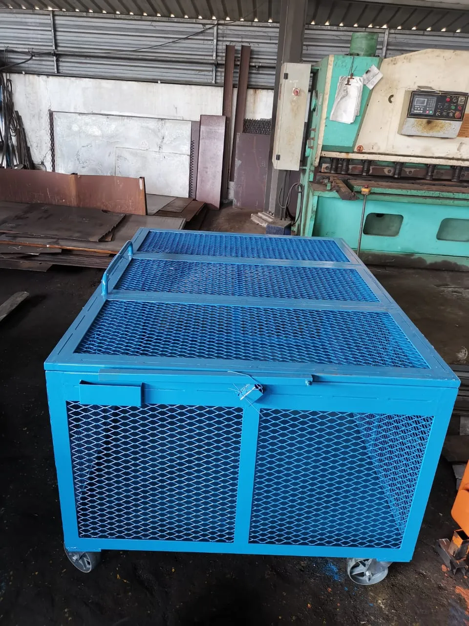 Dismantled vehicle parts shelf fabrication