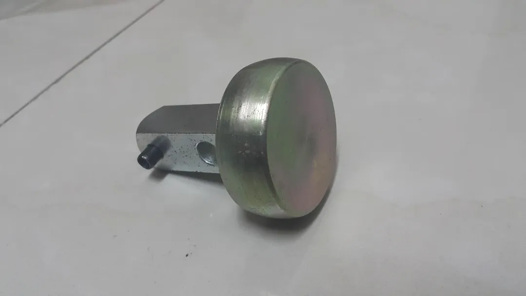 Metal wheel roller