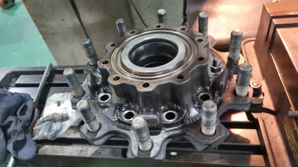 Rear wheel hub bearing assembly repair