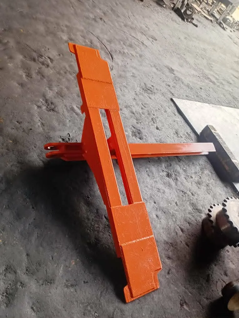 Spreader tie frame
